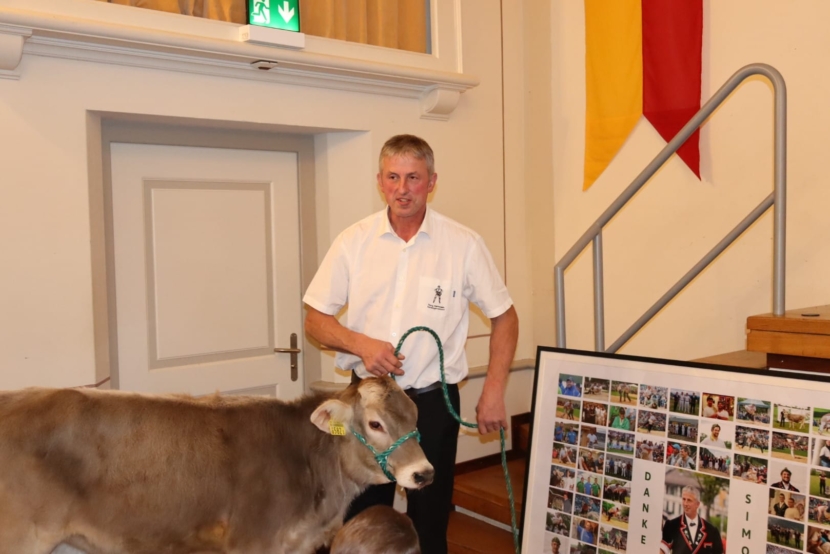 Der Beschenke und abtretende Simon Schild mit Kalb und Bild